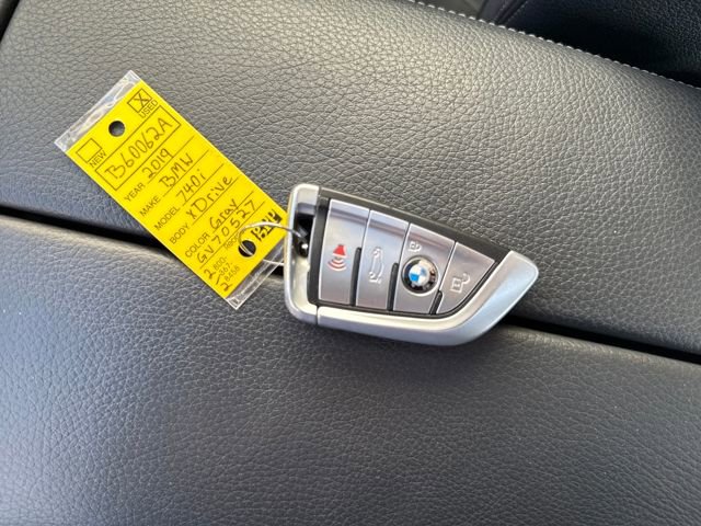 Used 2019 BMW 740i xDrive w/ Executive Package image 27