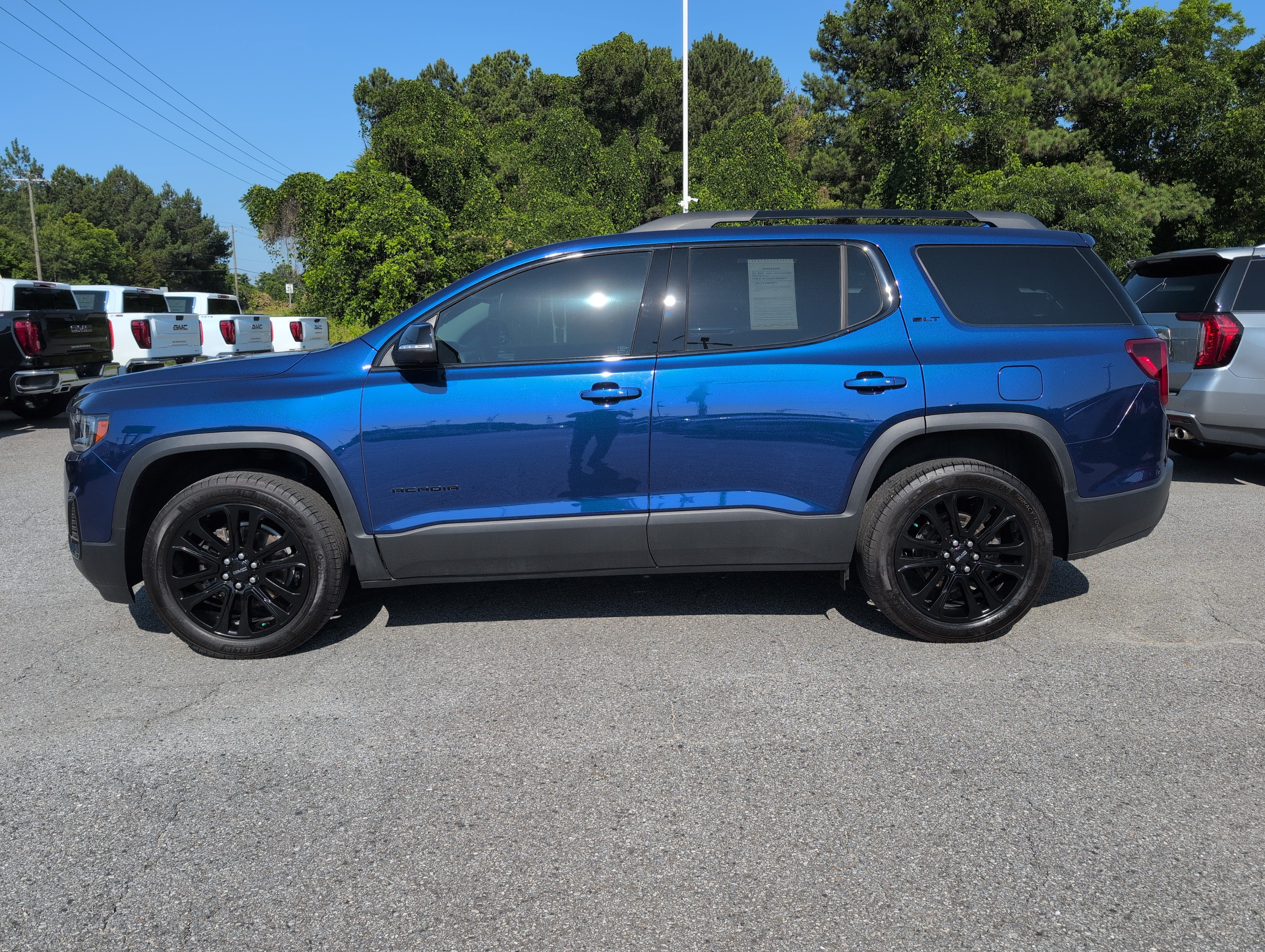 Used 2023 GMC Acadia SLT w/ Elevation Edition FWD image 4