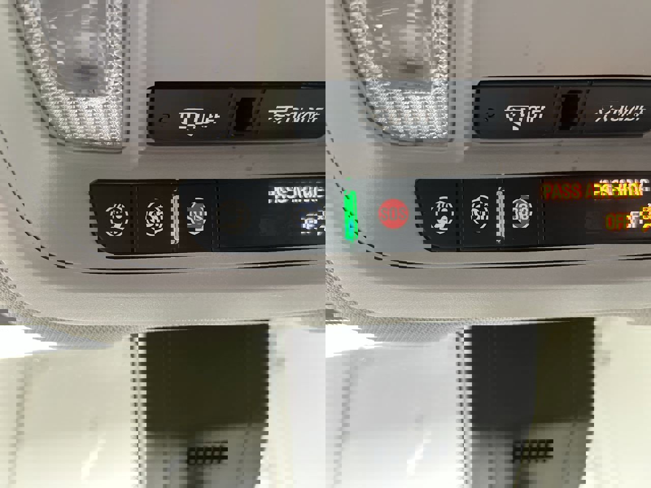 Used 2022 Chevrolet Equinox LT w/ Driver Convenience Package image 24