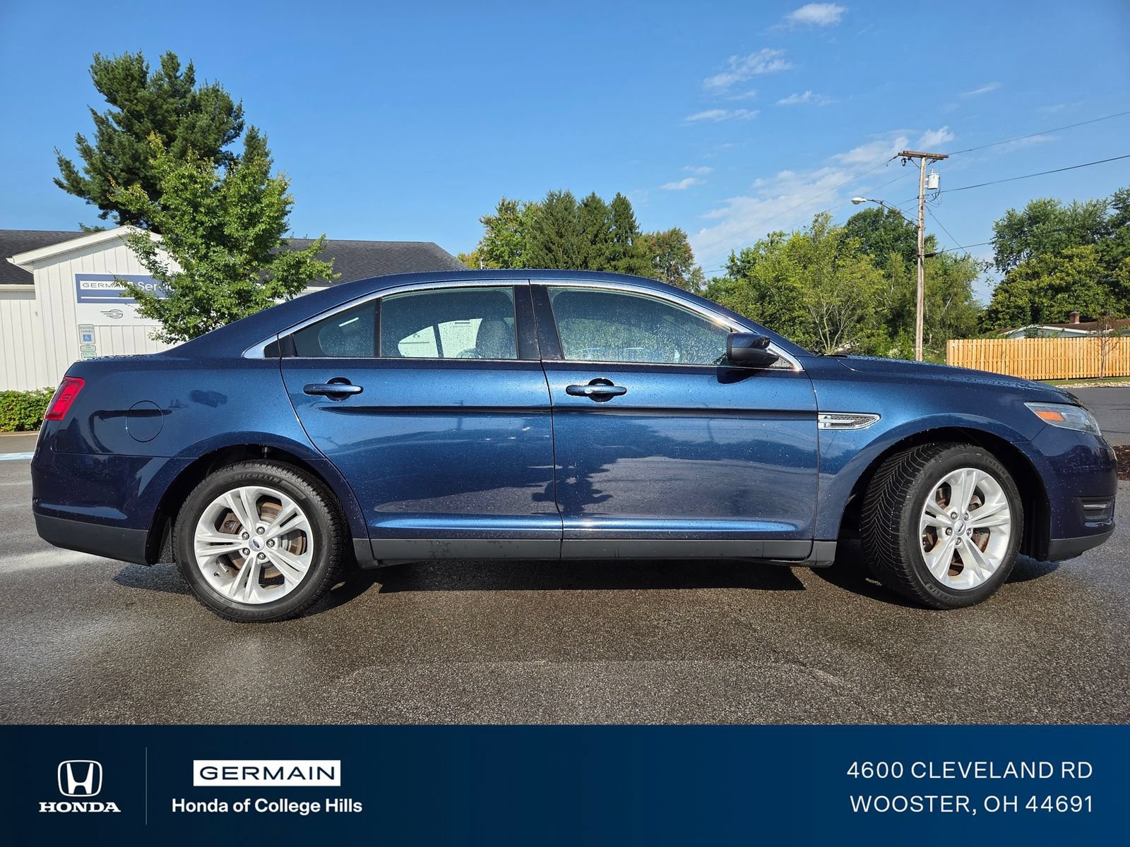 Used 2017 Ford Taurus SEL FWD image 19