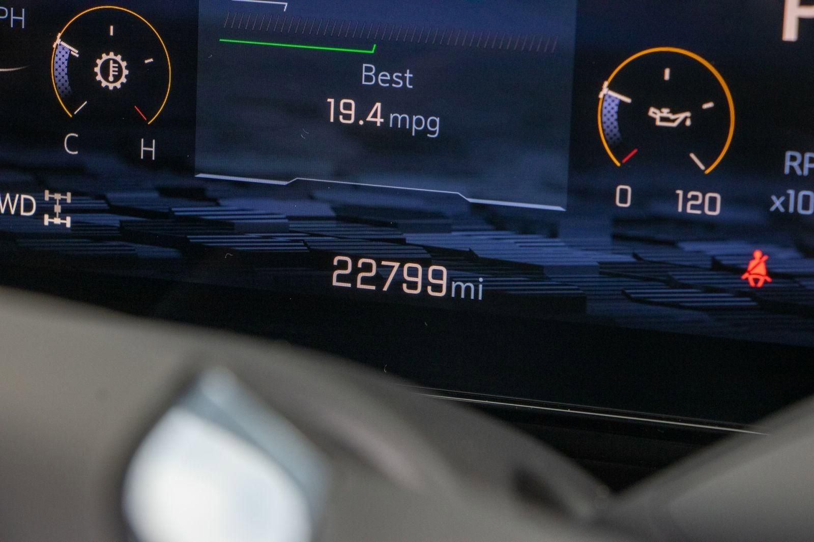 Used 2025 Chevrolet Suburban Z71 image 36