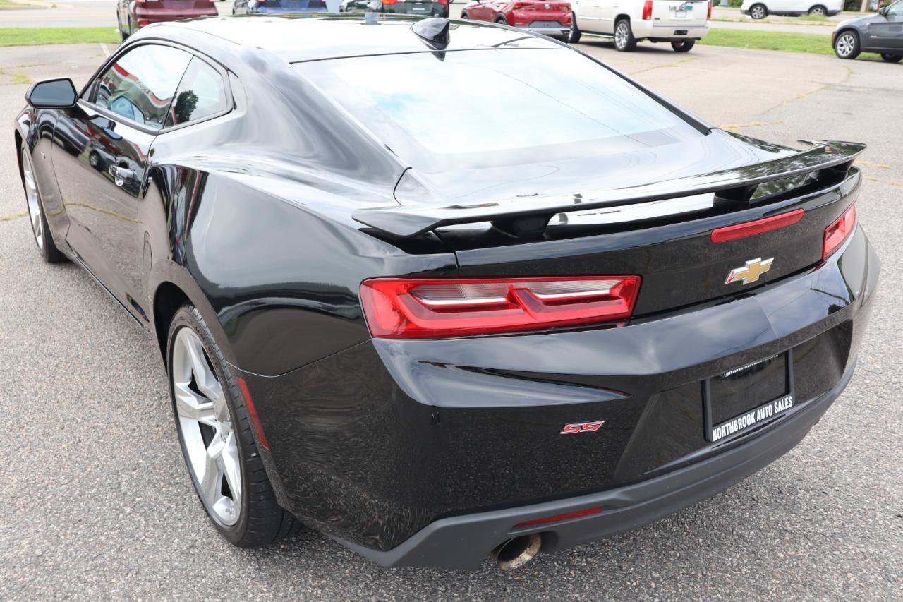 Used 2017 Chevrolet Camaro SS RWD image 4
