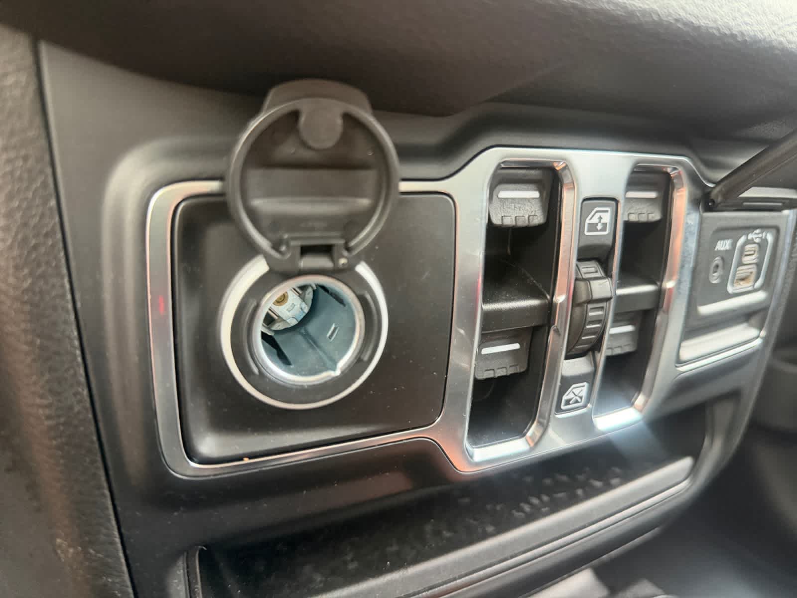 Used 2024 Jeep Wrangler Unlimited AWD/4WD image 34