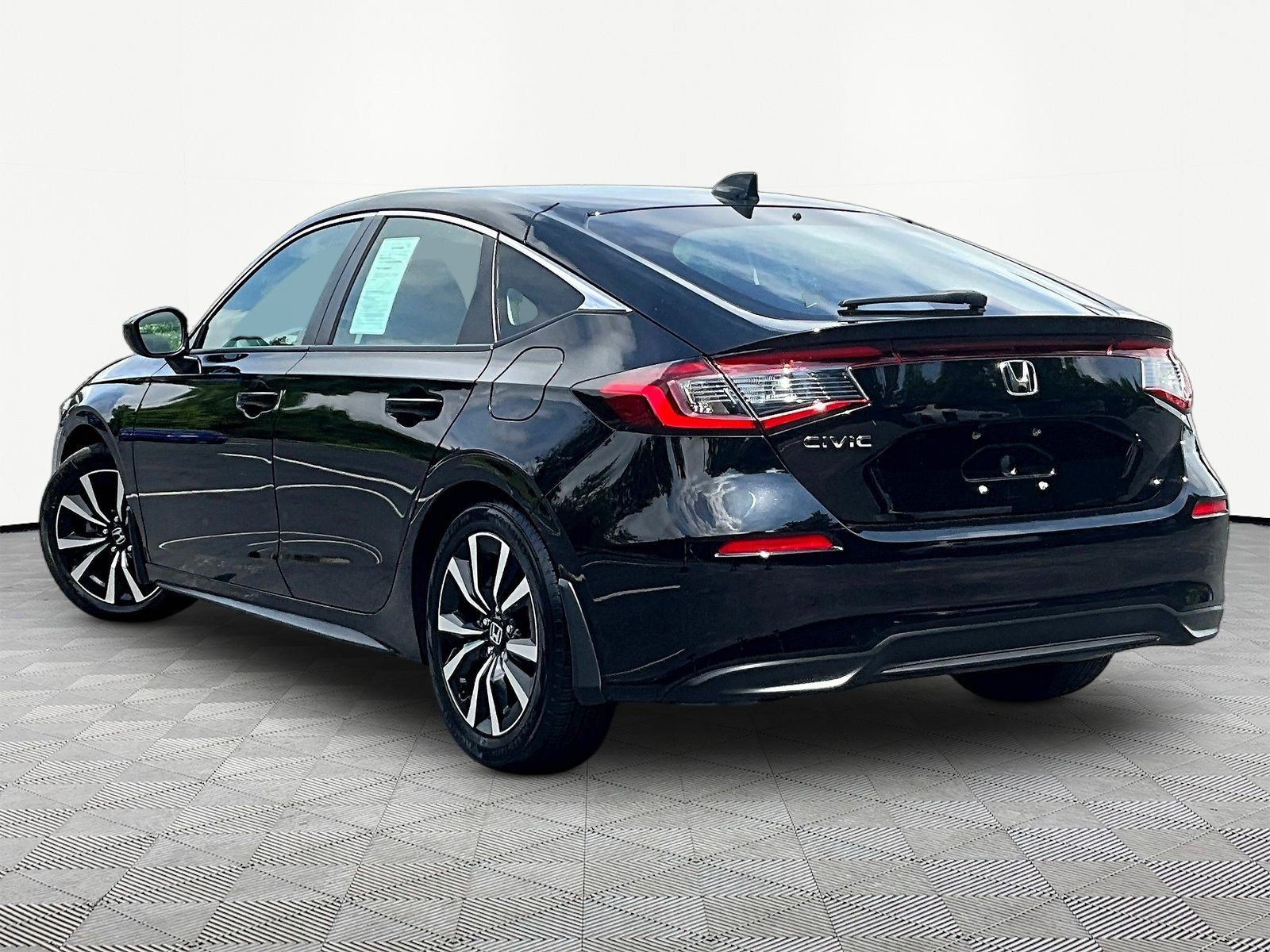 Certified 2024 Honda Civic EX-L image 4