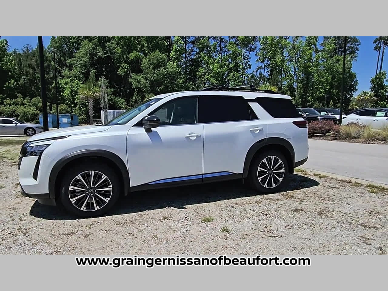 New 2026 Nissan Pathfinder Platinum FWD image 24