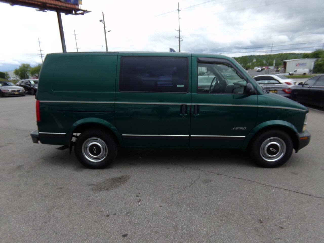 Used 1998 Chevrolet Astro w/ Convenience Group RWD image 5