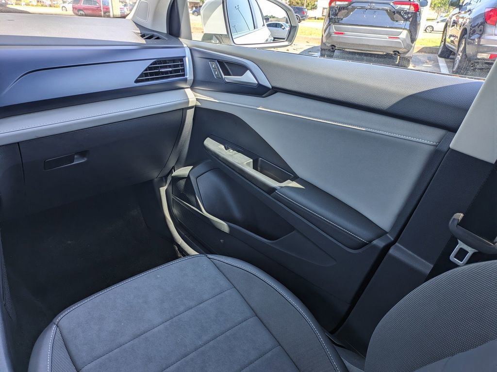 Used 2024 Volkswagen Taos SE FWD image 17