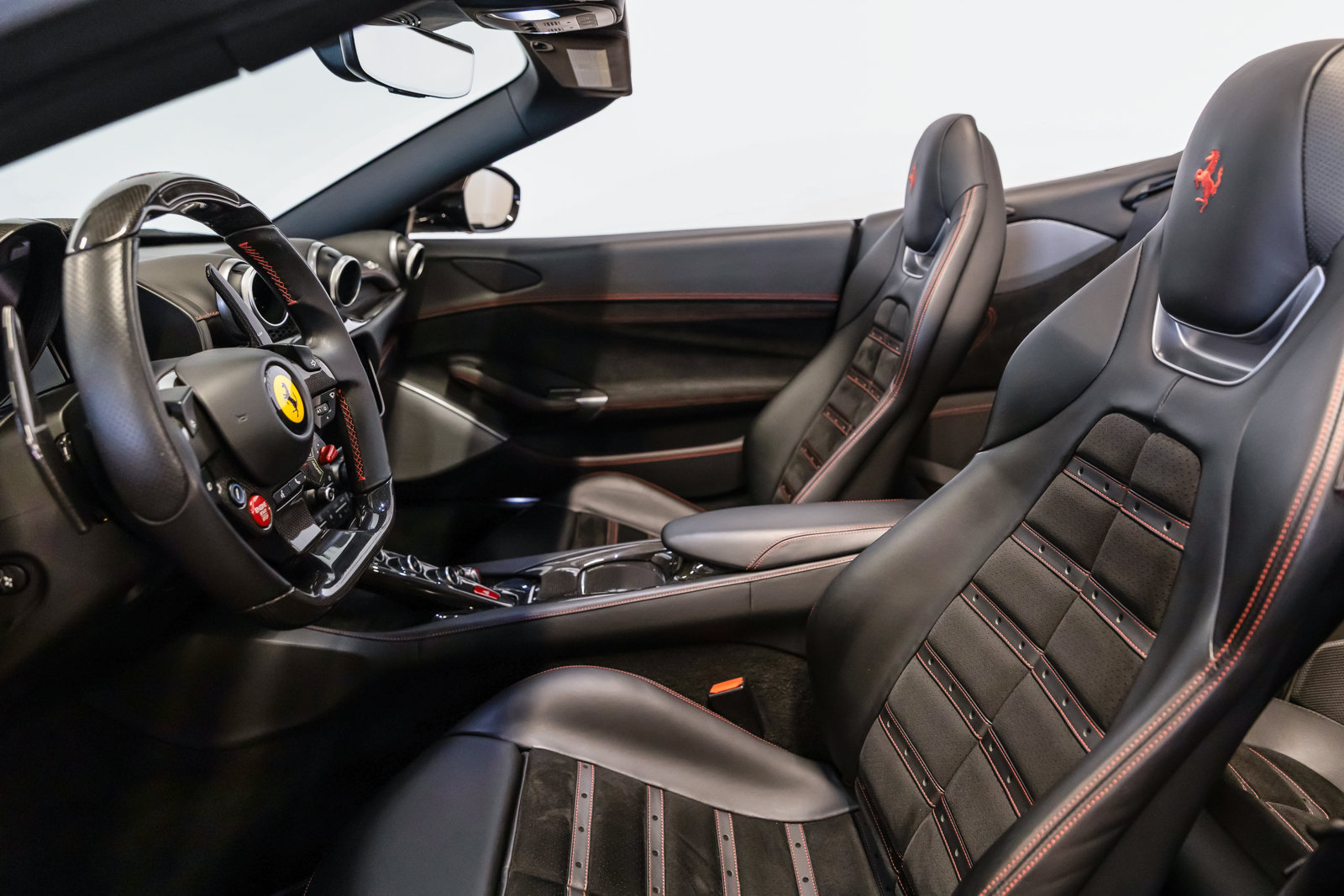 Used 2020 Ferrari Portofino RWD image 37