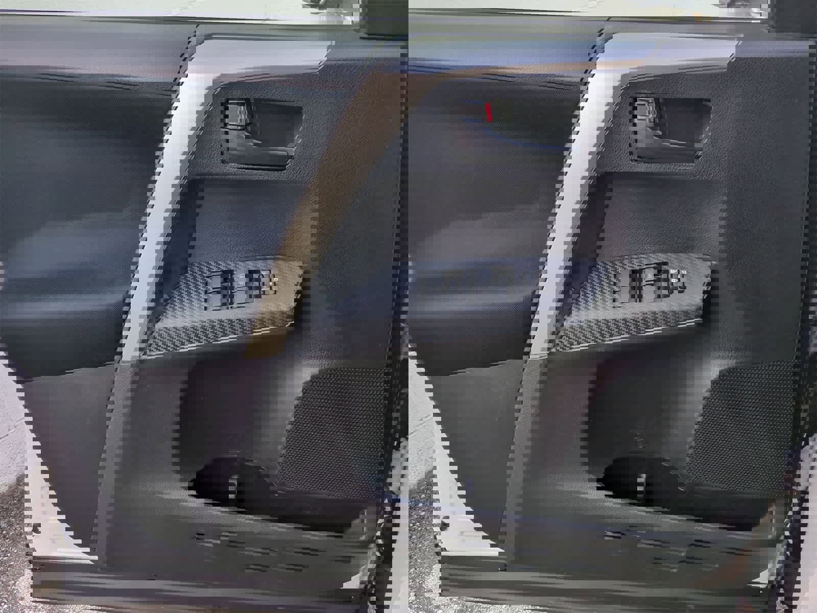 Used 2015 Toyota RAV4 LE image 28