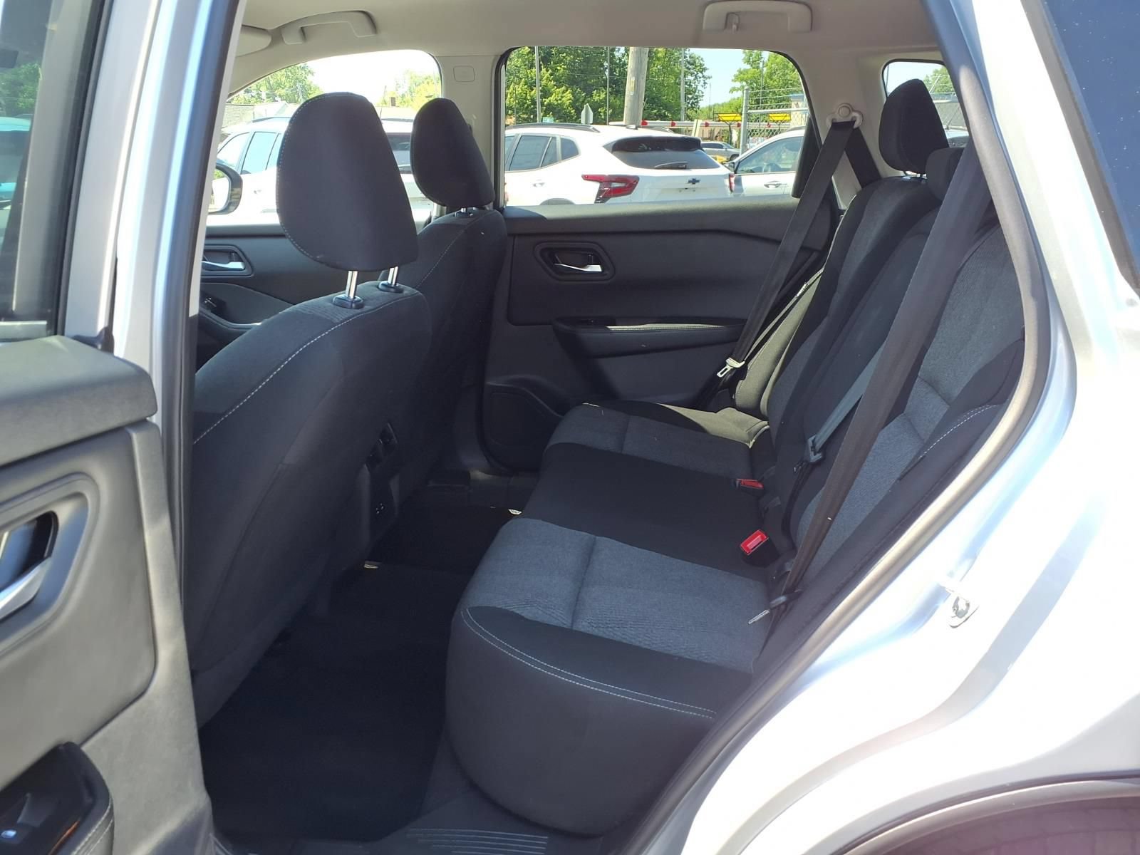 Used 2025 Nissan Rogue SV AWD/4WD image 10