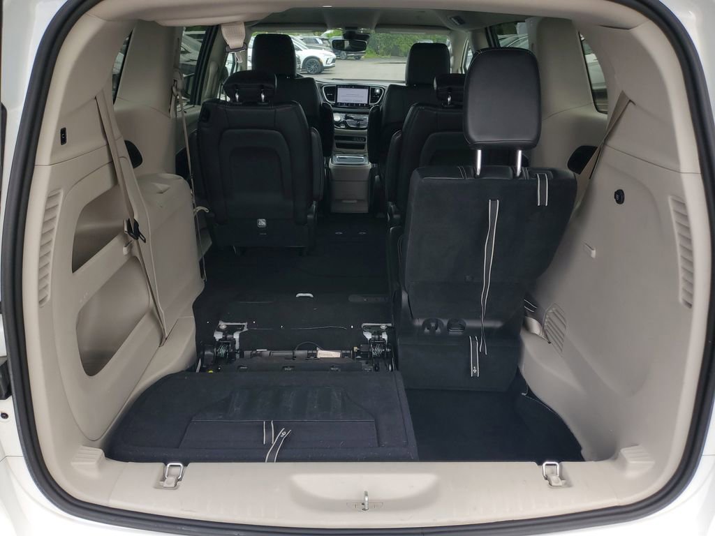 Used 2023 Chrysler Pacifica Touring-L FWD image 29