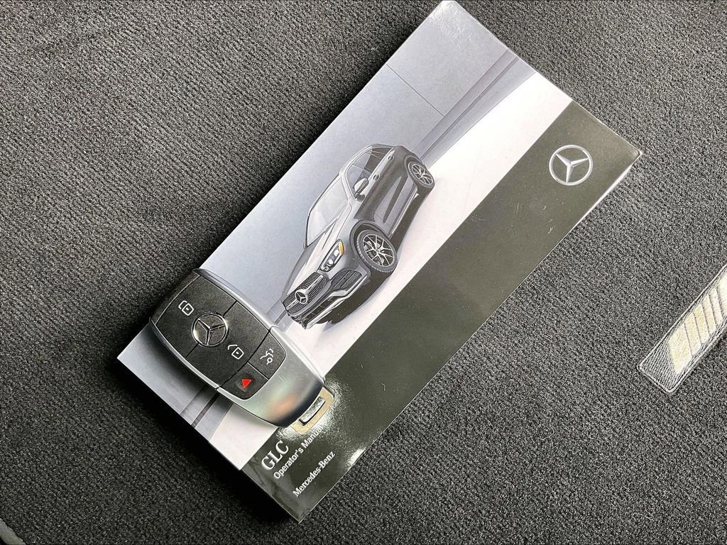 Used 2022 Mercedes-Benz GLC 300 4MATIC image 32