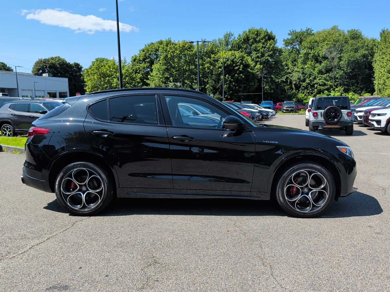 Used 2023 Alfa Romeo Stelvio Veloce AWD/4WD image 7