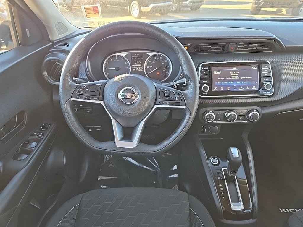 Used 2021 Nissan Kicks S image 17