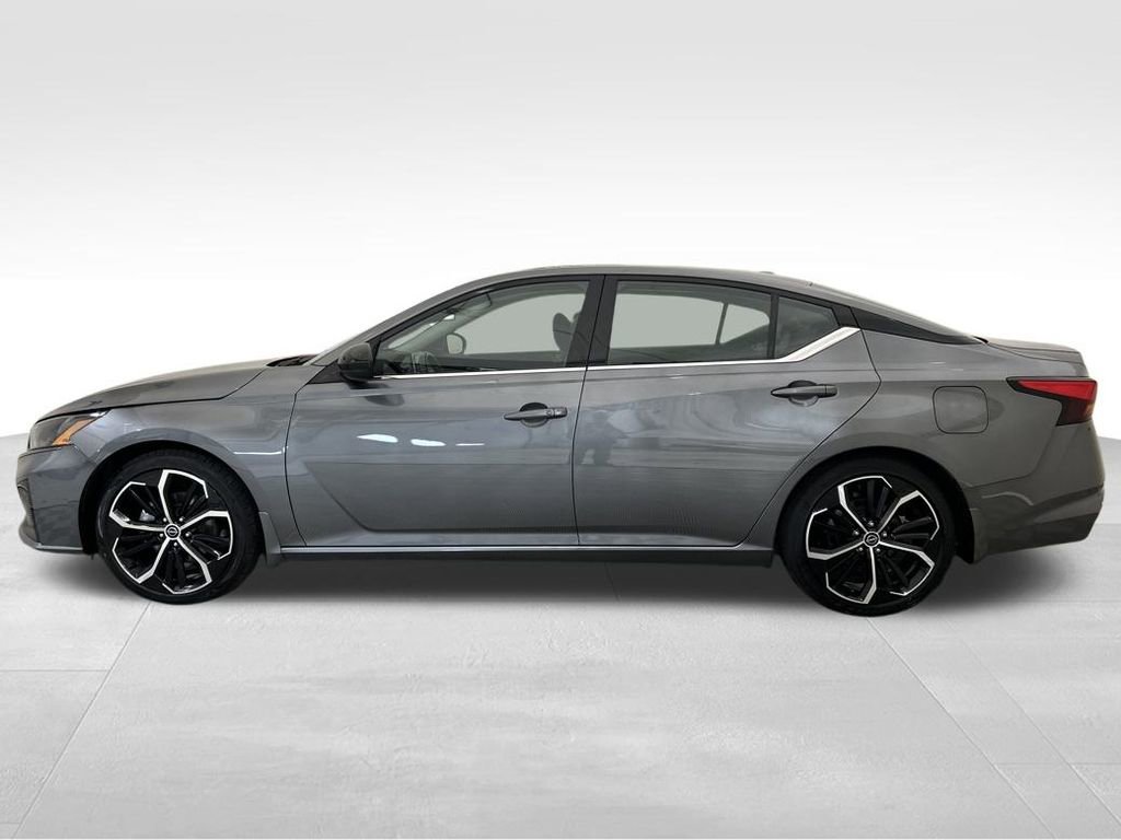 Used 2024 Nissan Altima 2.5 SR video 2