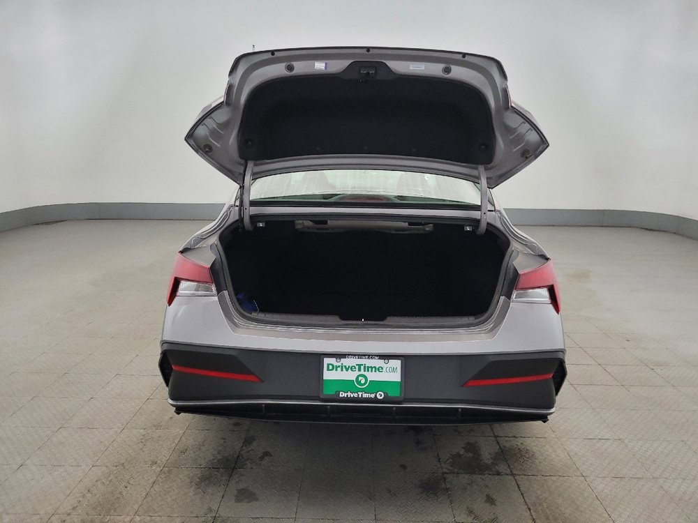 Used 2025 Hyundai Elantra SE image 29