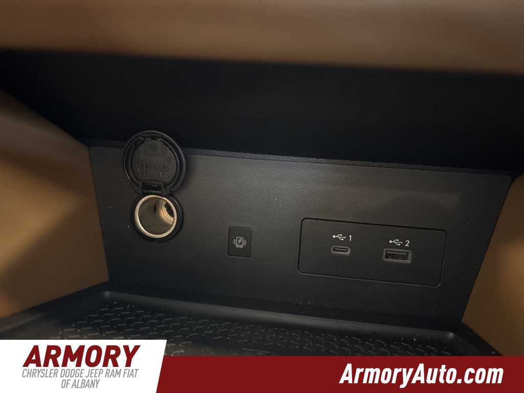 Used 2022 Nissan Pathfinder Platinum w/ Cargo Package image 21