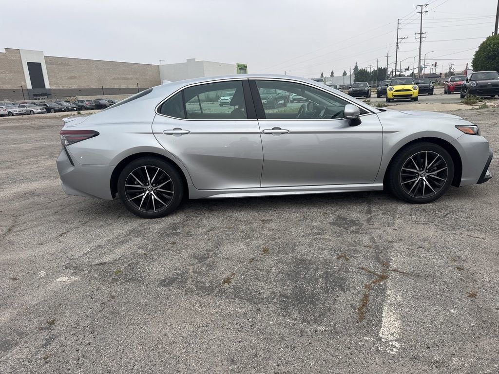 Used 2022 Toyota Camry SE image 6