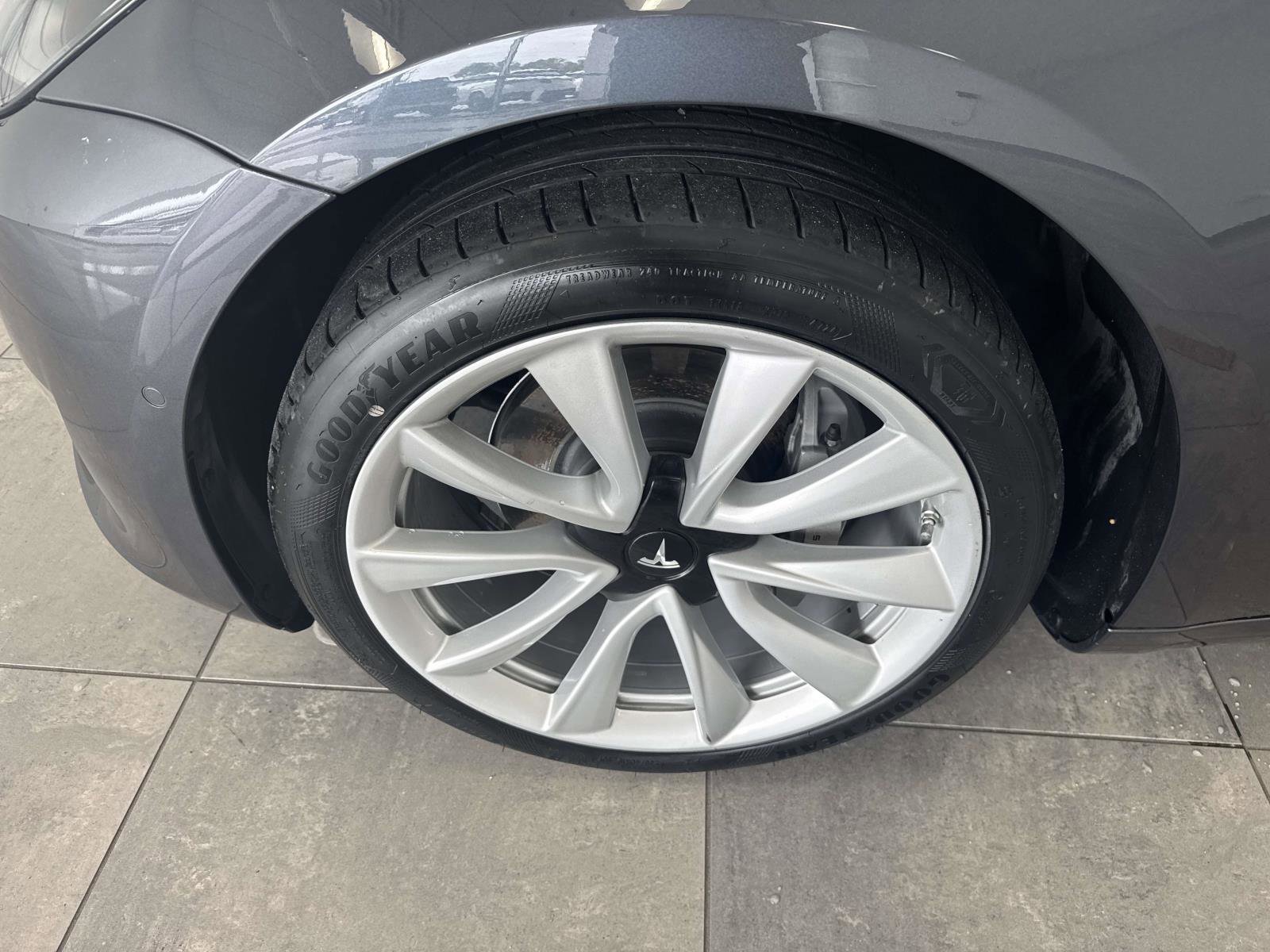 Used 2018 Tesla Model 3 Long Range RWD image 10
