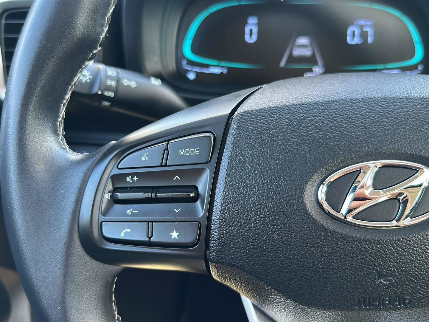 Certified 2023 Hyundai Venue SEL FWD image 30