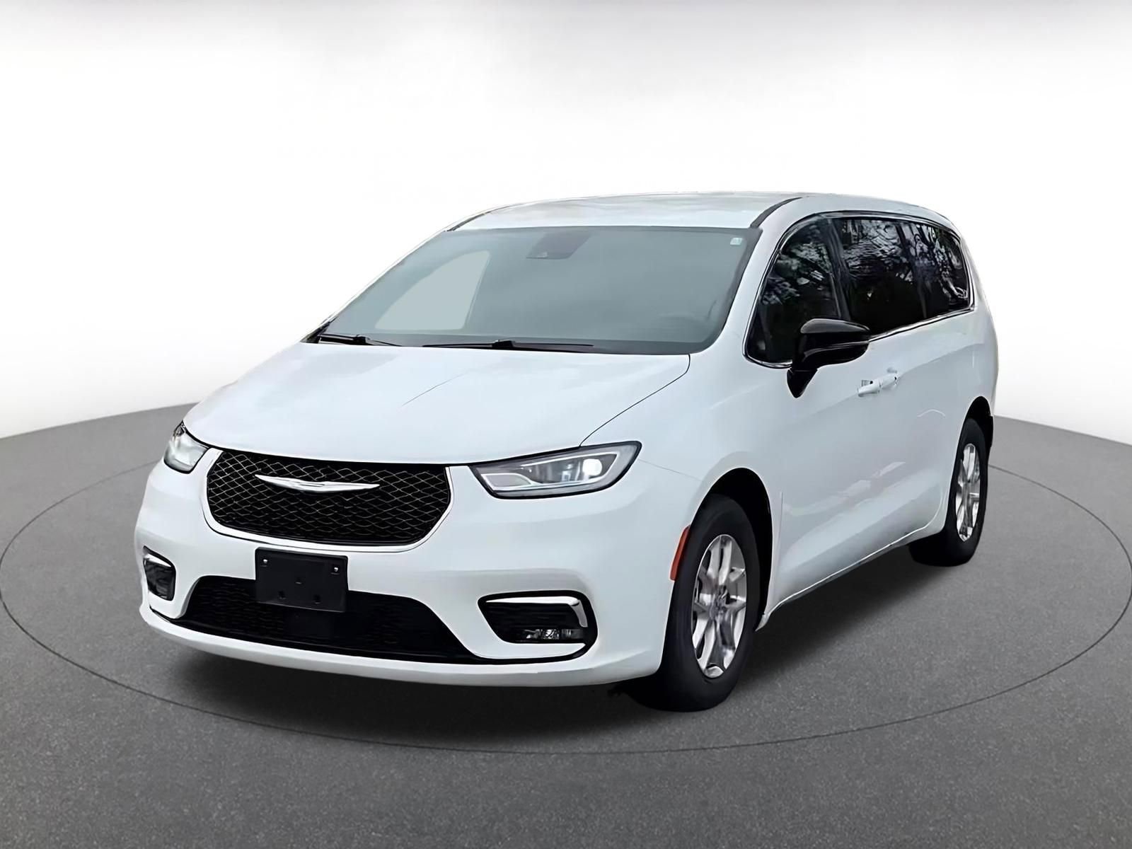 Used 2025 Chrysler Pacifica Select image 7