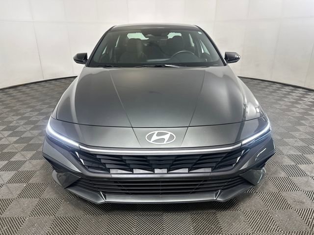 Certified 2025 Hyundai Elantra Sport image 8