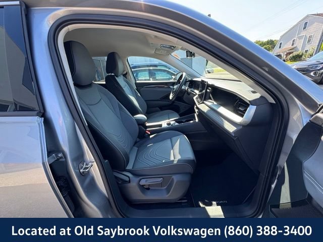 Used 2025 Volkswagen Tiguan SE AWD/4WD image 25