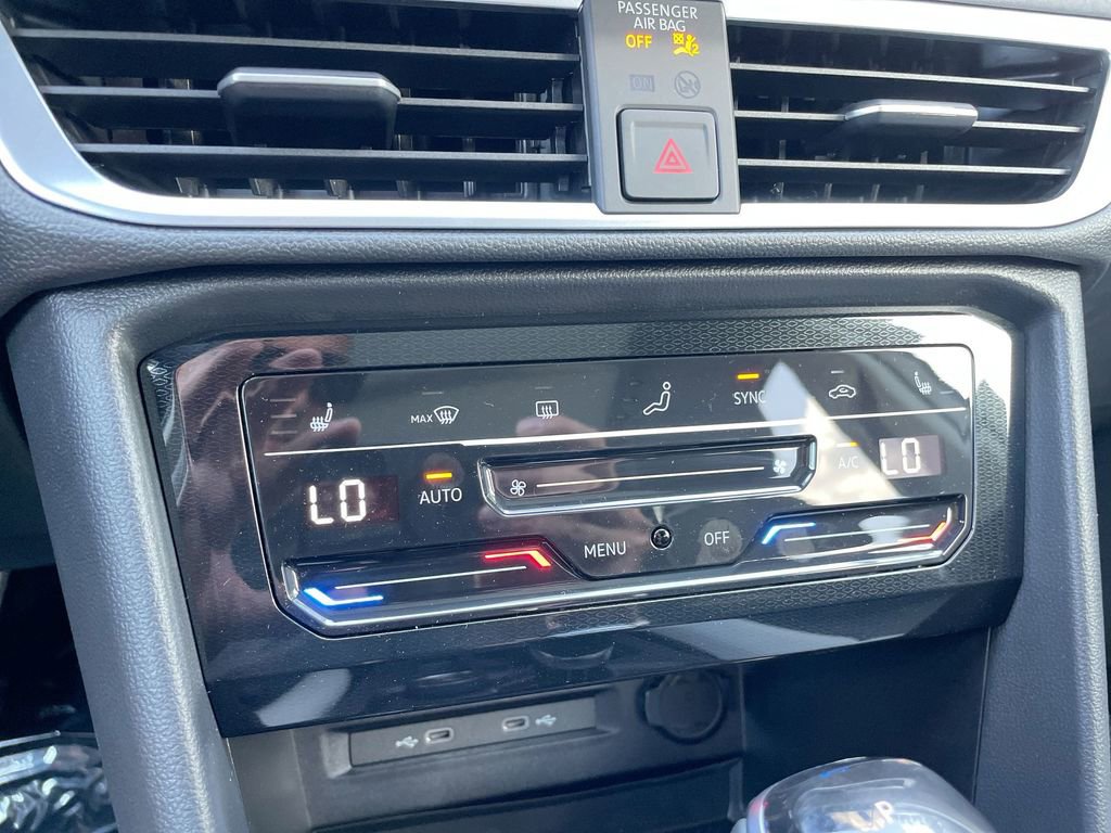 New 2025 Volkswagen Taos SE image 43