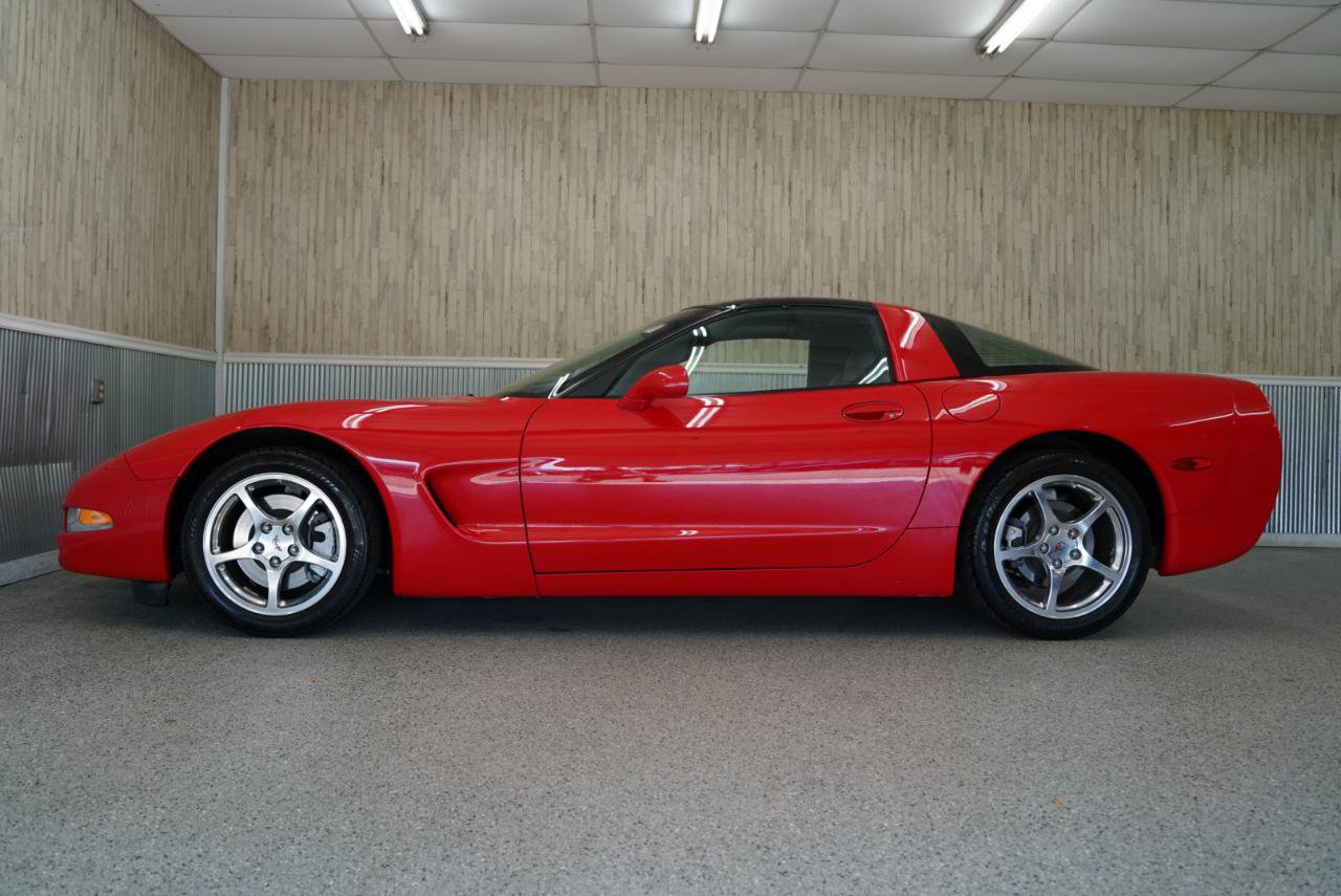 Used 2003 Chevrolet Corvette Coupe w/ Preferred Equipment Group RWD image 5