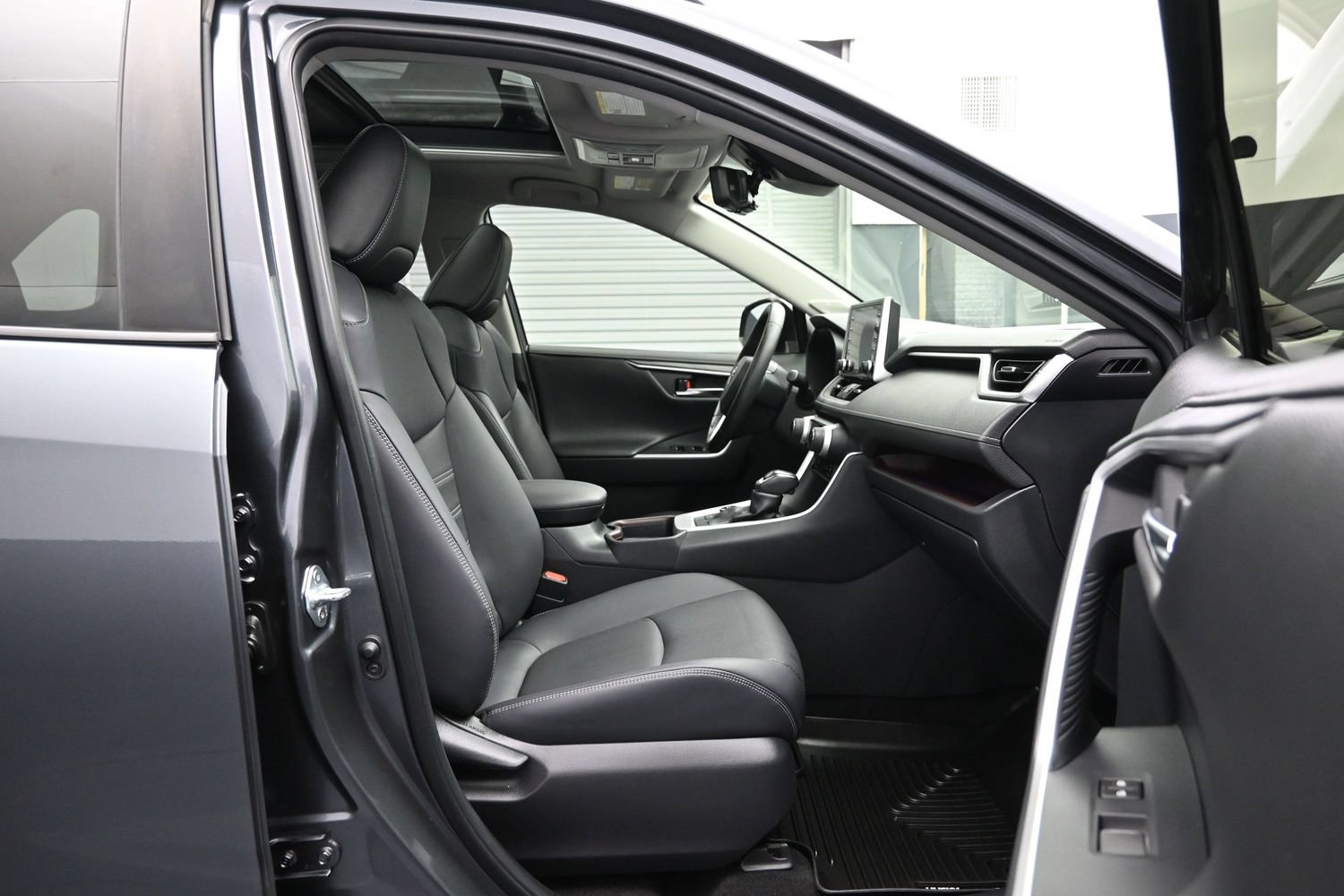 Used 2019 Toyota RAV4 Limited AWD/4WD image 13