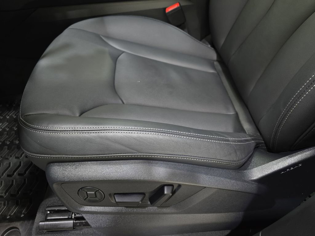 Certified 2025 Audi Q7 2.0T Premium w/ Convenience Plus Package image 29