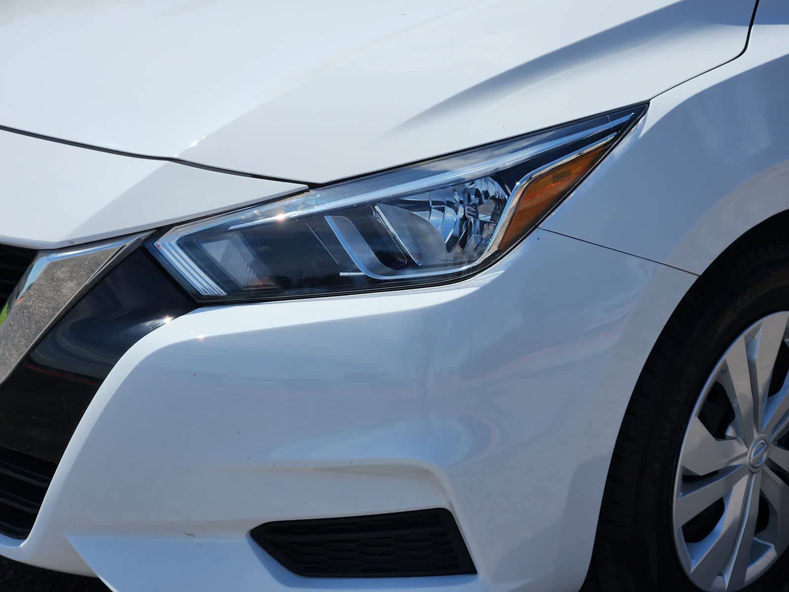 Used 2022 Nissan Versa S FWD image 7