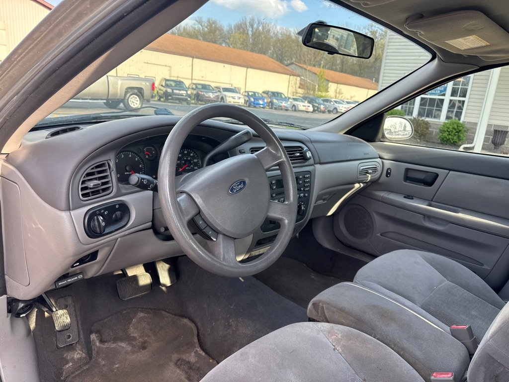 Used 2004 Ford Taurus SE FWD image 13