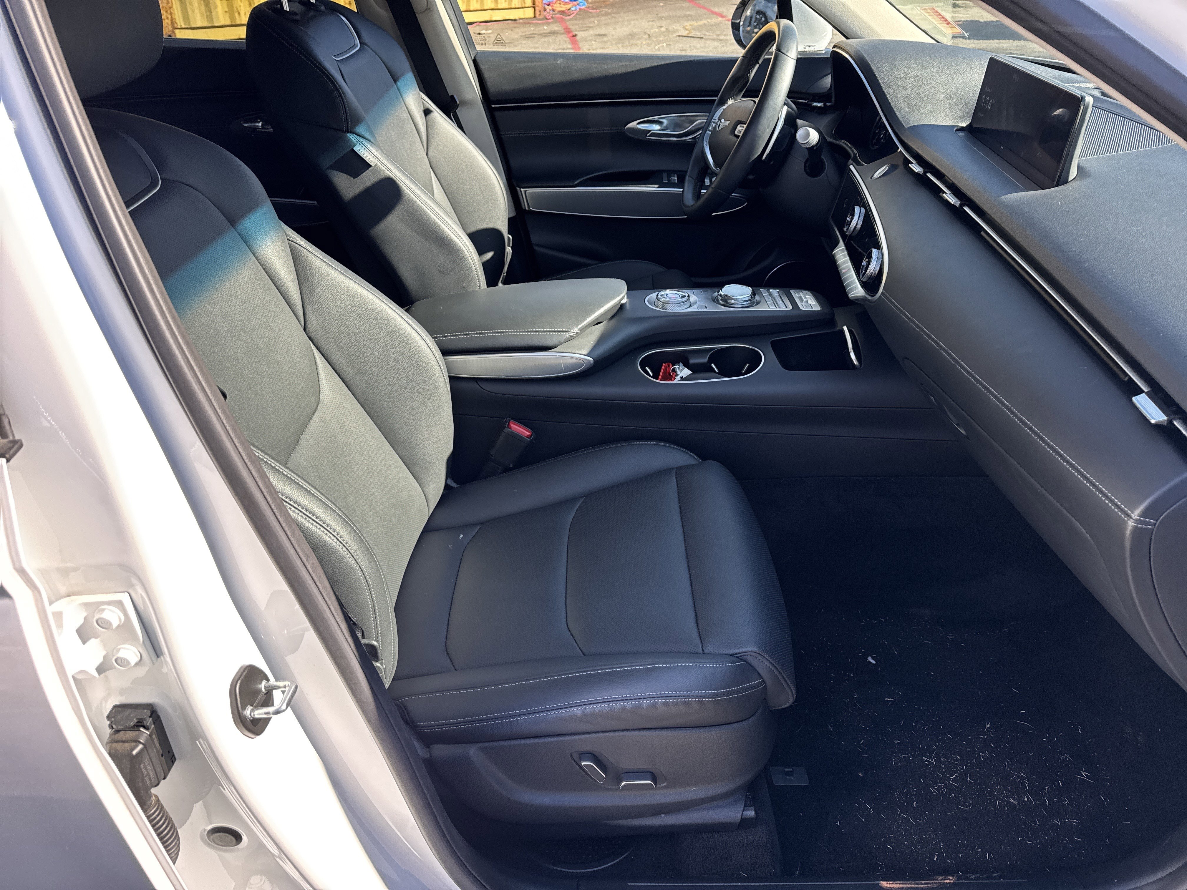 Used 2022 Genesis GV70 2.5T w/ Select Package image 13