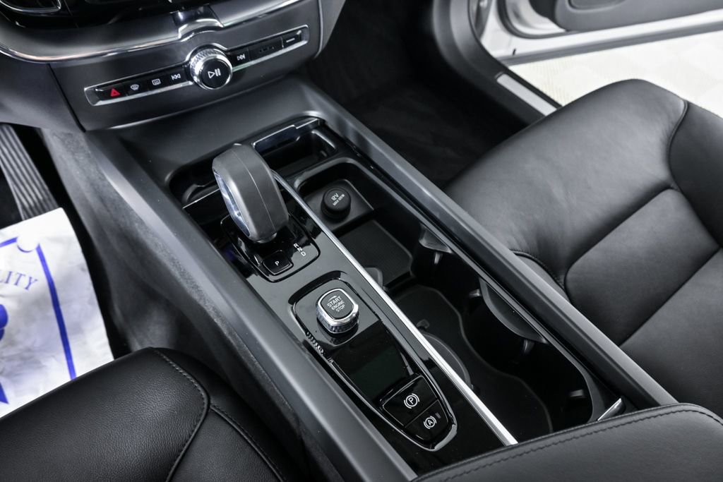 Certified 2024 Volvo XC60 B5 Core w/ Protection Package Premier AWD/4WD image 18