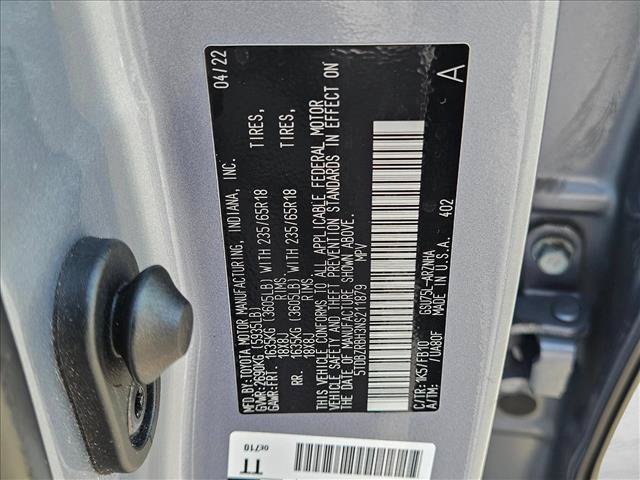 Used 2022 Toyota Highlander LE AWD/4WD image 25