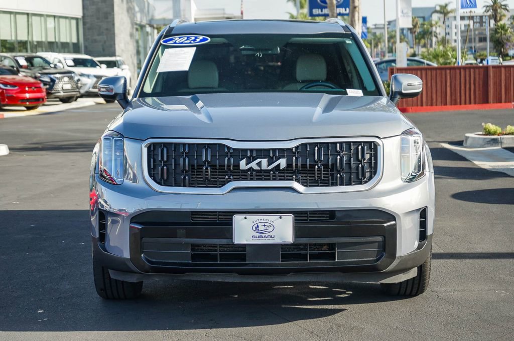 Used 2023 Kia Telluride EX w/ EX Captain's Chair Package FWD image 2