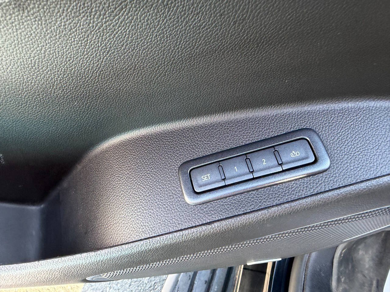 Used 2019 Chevrolet Suburban 3500 LT AWD/4WD image 19