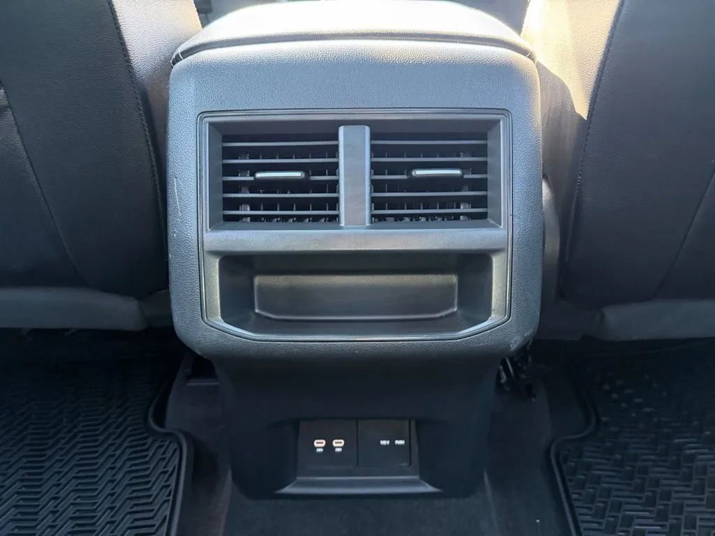 Used 2022 Volkswagen Atlas Cross Sport SEL AWD/4WD image 30