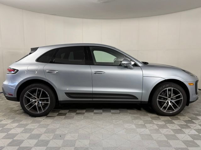 Used 2025 Porsche Macan AWD/4WD image 10