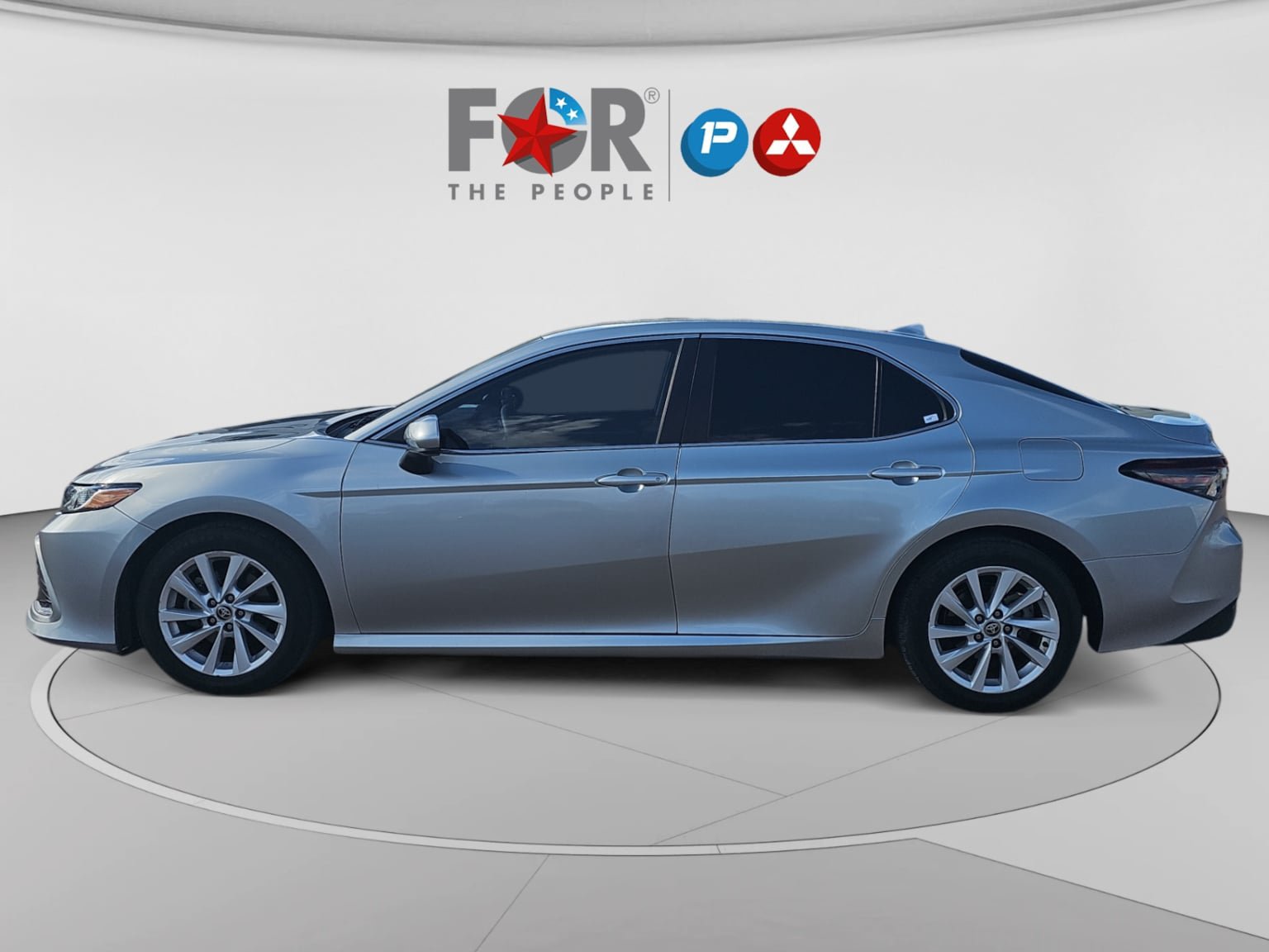 Used 2021 Toyota Camry LE FWD image 2