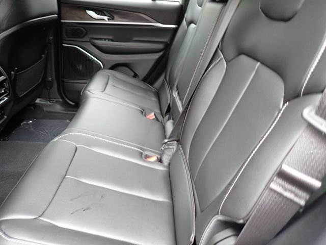 New 2025 Jeep Grand Cherokee Limited w/ Black Appearance Package AWD/4WD image 13