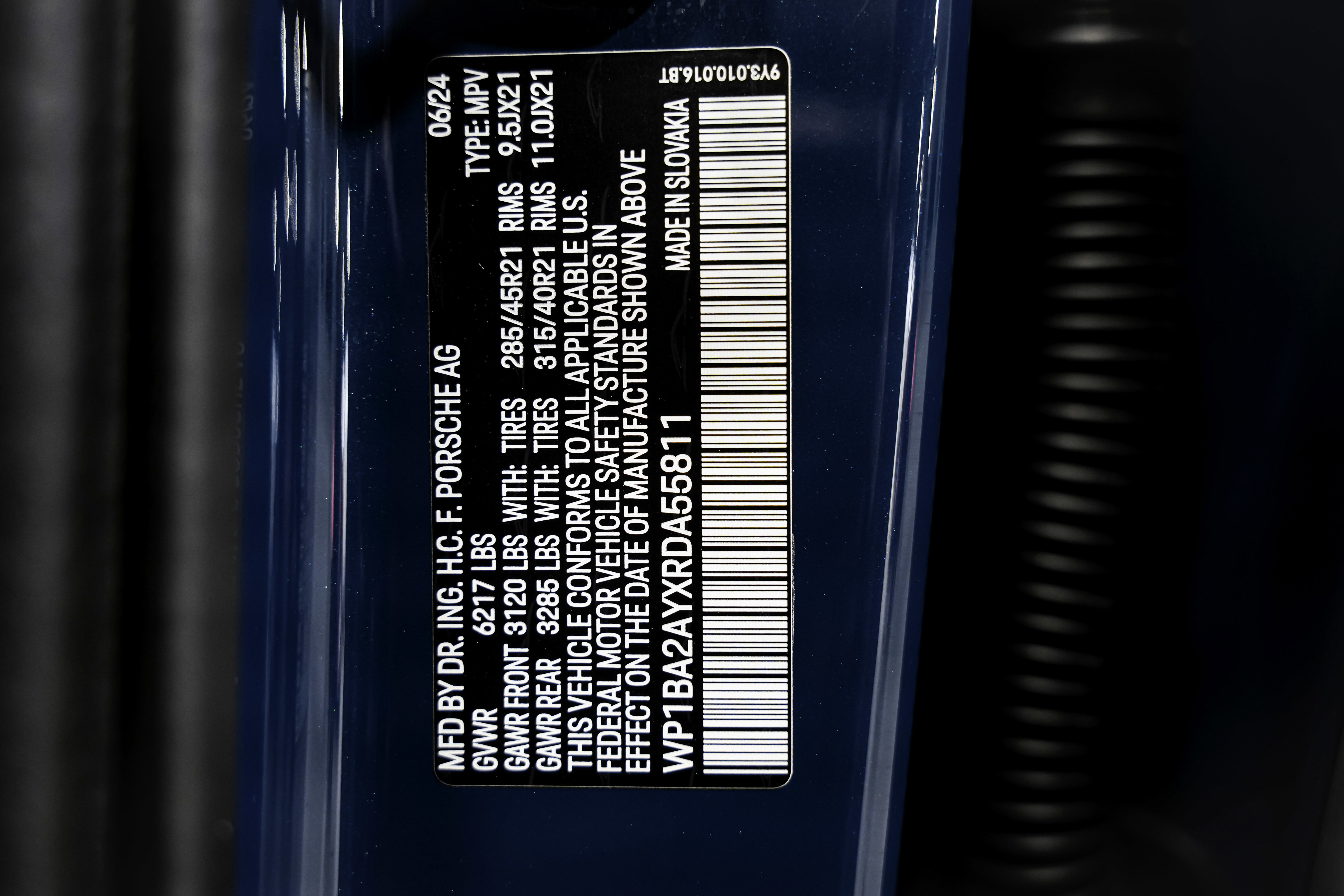 Used 2024 Porsche Cayenne Coupe image 53