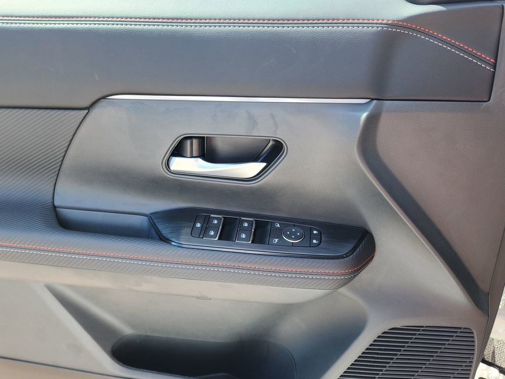 New 2025 Nissan Kicks SR w/ Interior Electronics Package image 7