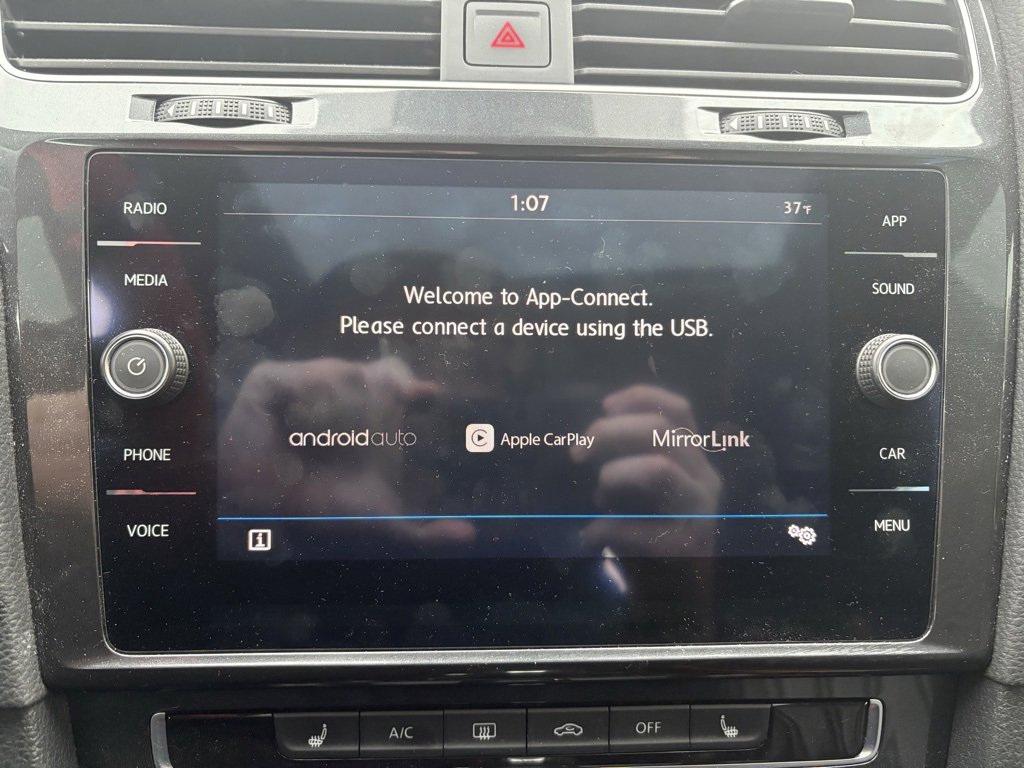 Used 2019 Volkswagen Golf SE w/ Driver Assistance Package image 19