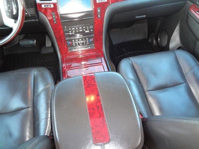 Used 2011 Cadillac Escalade Premium AWD/4WD image 21