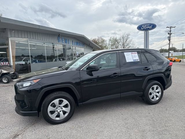 Used 2022 Toyota RAV4 LE image 3