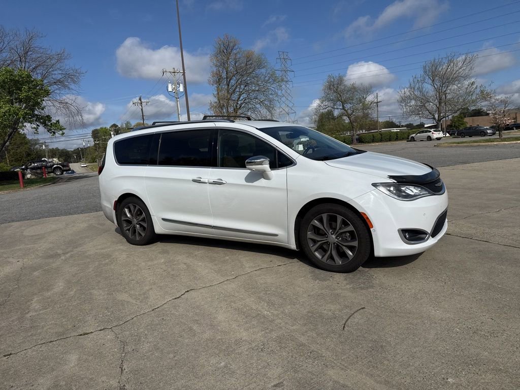 Used 2017 Chrysler Pacifica Limited video 3