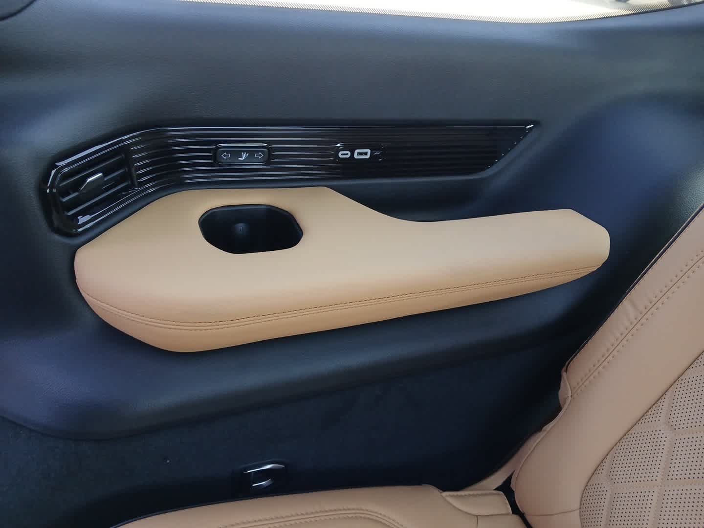 New 2026 Jeep Grand Wagoneer Summit AWD/4WD image 82