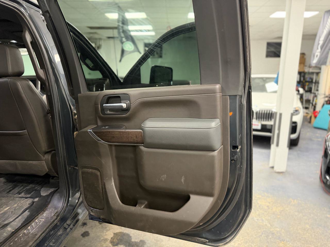 Used 2022 GMC Sierra 3500 Denali w/ Denali Ultimate Package AWD/4WD image 40